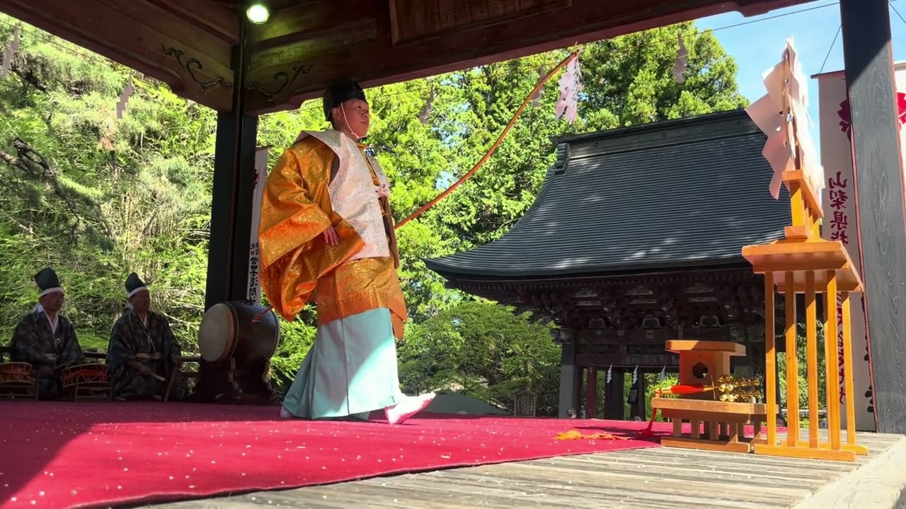 北口本宮冨士浅間神社・冨士太々神楽『蟇目の舞』 - YouTube