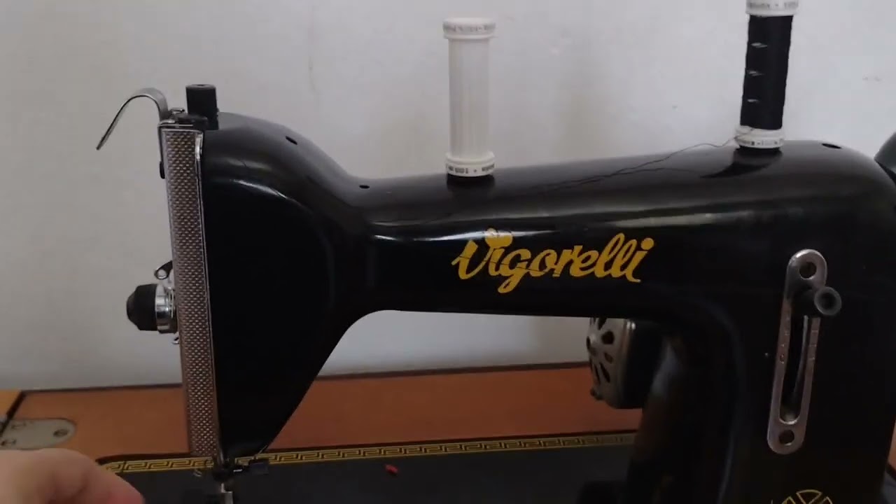 enchendo a bobina máquina pretinha vigorelli #bobina #maquinaantiga #maquinacostura