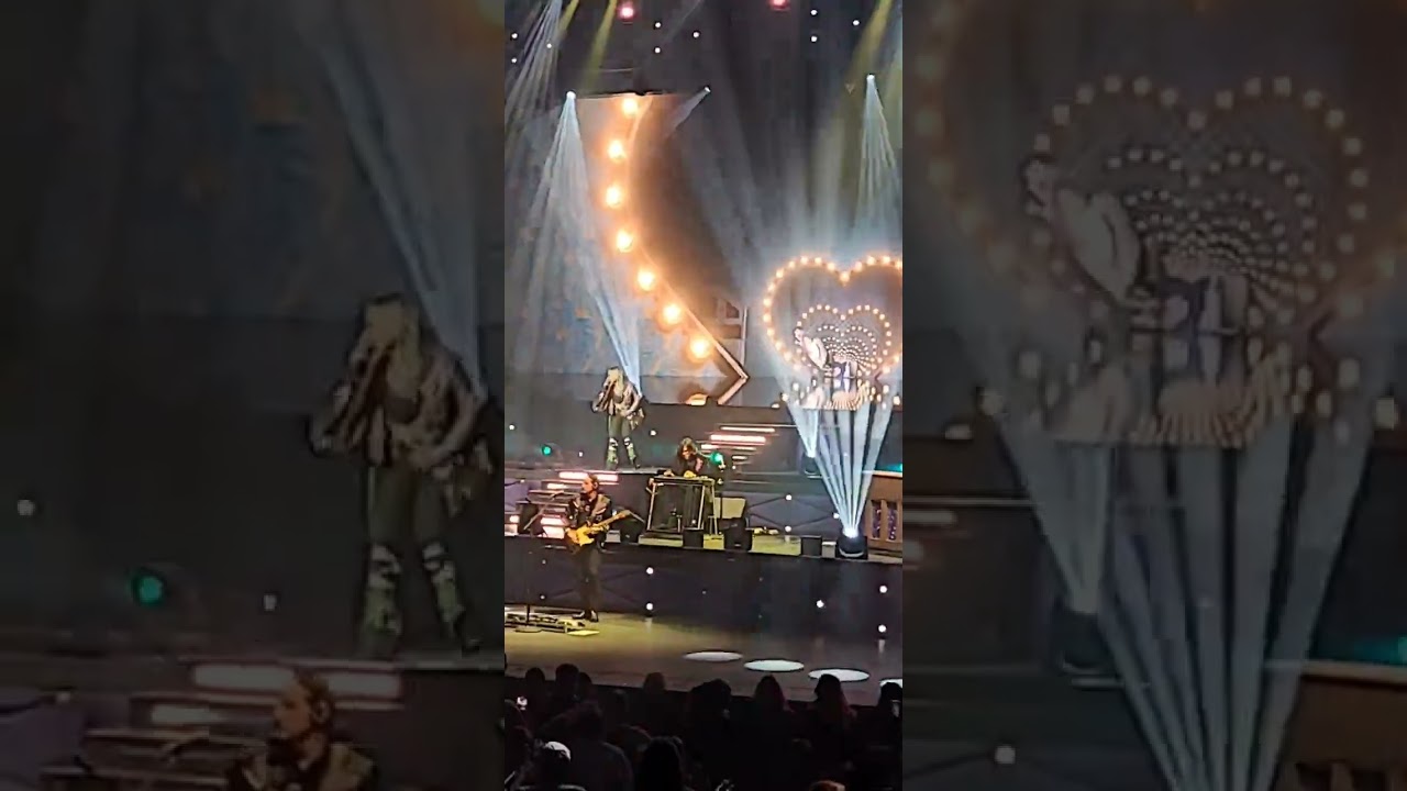 ‪@mirandalambert‬