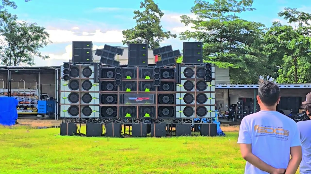 FAR AND CLOSE THE VOICE OF SAMSON RWJ