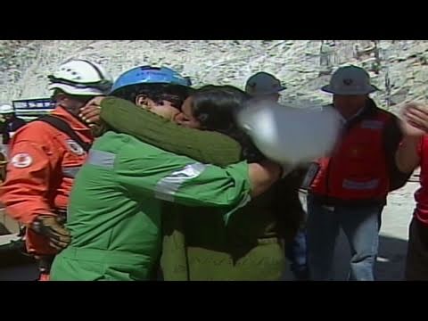 CNN: Best reuniting w/ family moments of Chilean M...