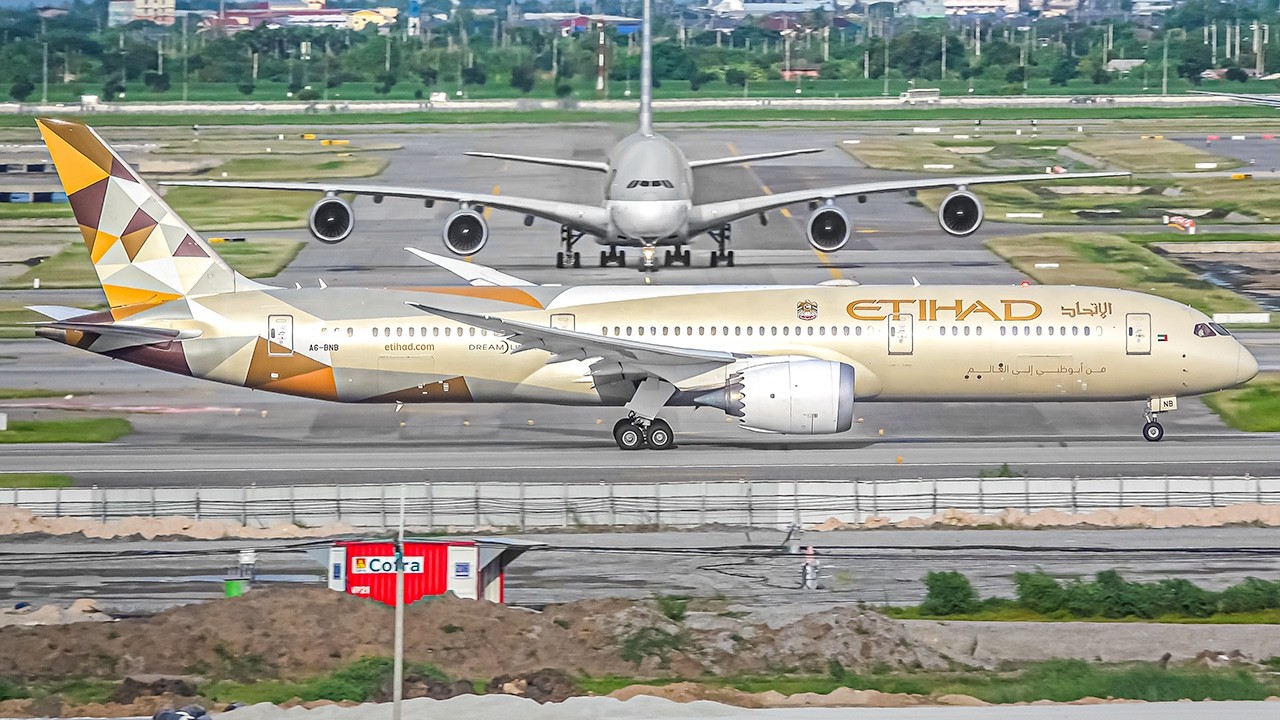 30 MINS of Plane Watching at Bangkok Suvarnabhumi Airport 🇹🇭