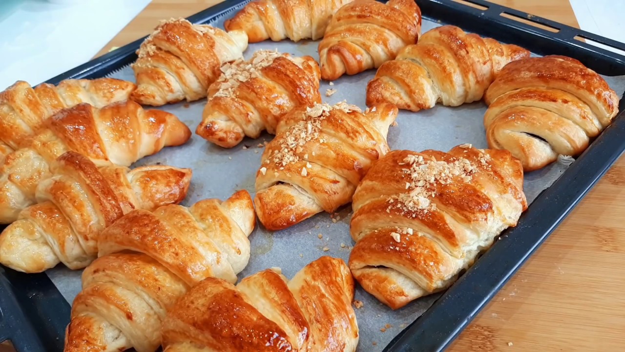 كرواصة بعجينة سحرية بدون عجين مورق أو مسمن بدون دلك سهلة وناجحة👌👍كرواسون