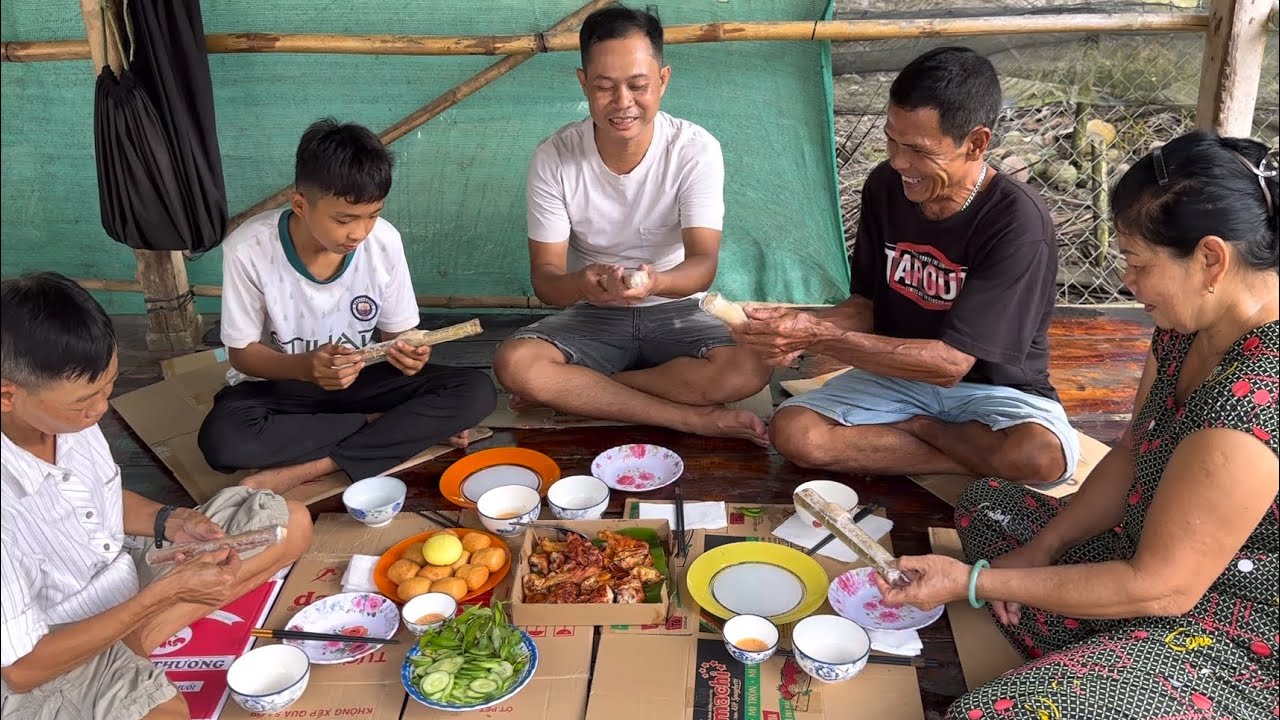 Gà Quay Cơm Lam Vui Mừng Nhận Được Đơn Hàng Lớn Vợ Chồng Anh Lập Và Chị Hạnh Ở Mỹ Ủng Hộ / at6n