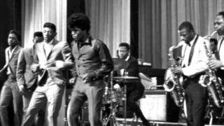 Video thumbnail of "I Don't Mind - James Brown & The Famous Flames (Live at the Apollo, 1962)"