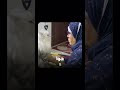 امي وهي تكتب البيت للقطة اللي مكانتش عايزاها الرفق بالحيوان 