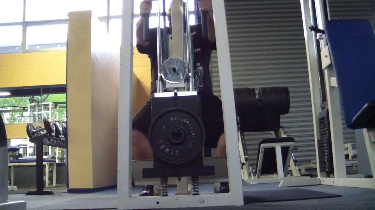 REVERSE BUTTERFLY MASCHINE 223 LBS 101 KG X 8 REPS PLUS