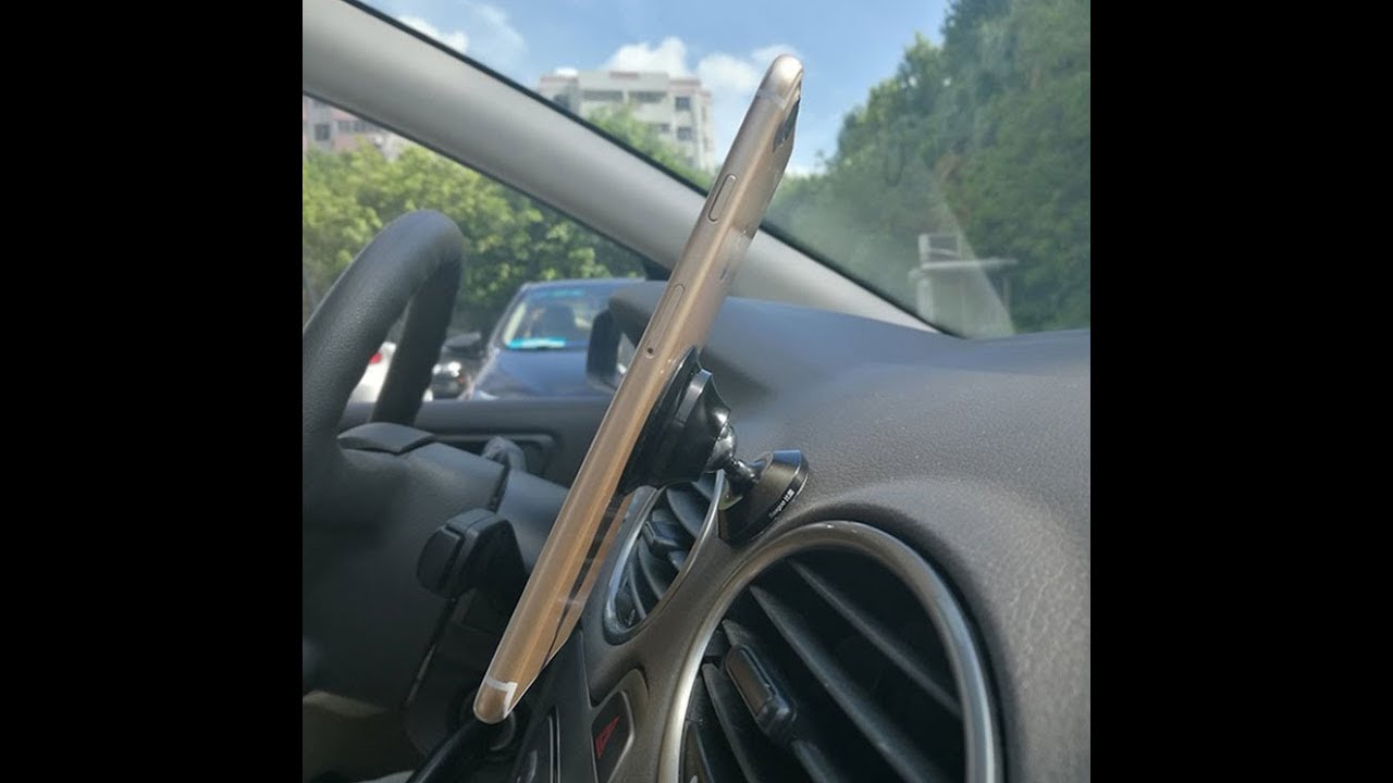 360° Rotatable Nano Suction Car Phone Mount That Sticks to Your Phone without Being Sticky