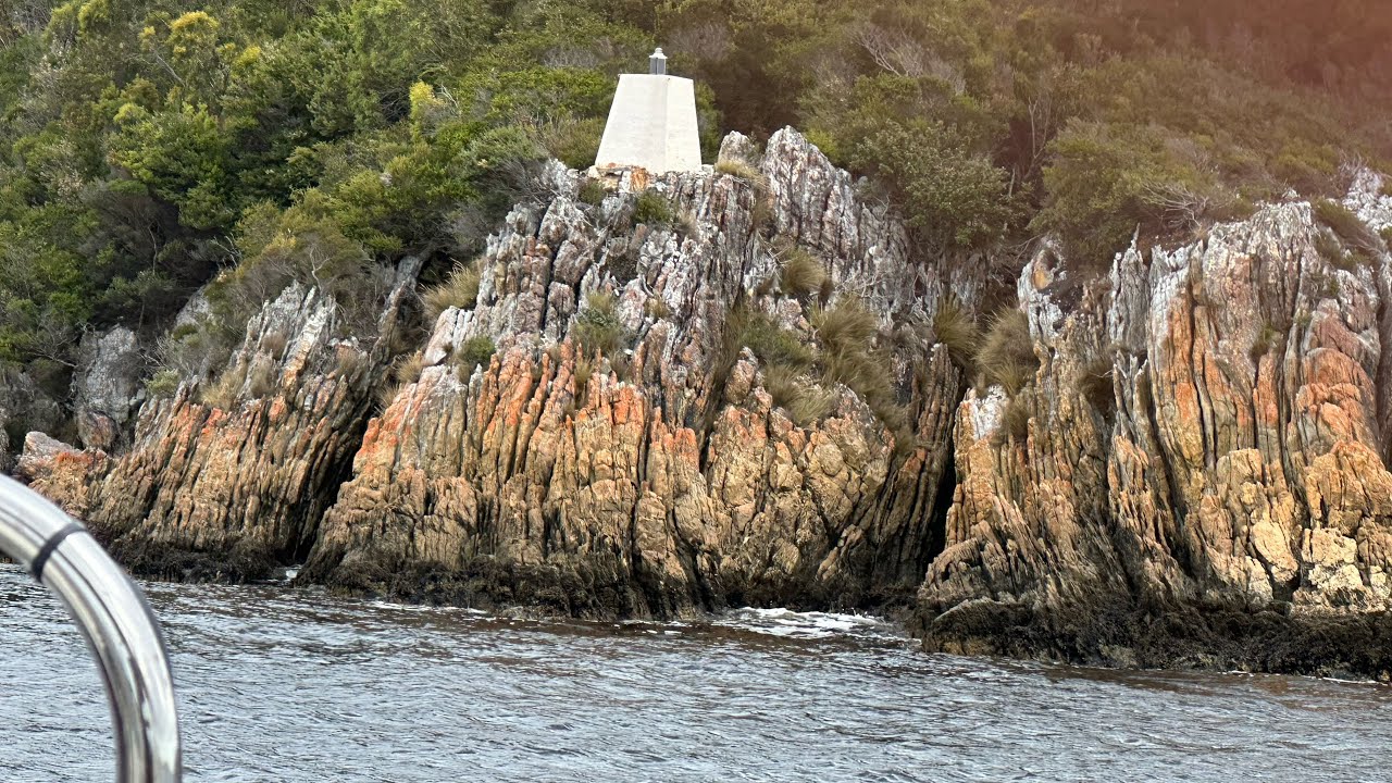 Solo through Hell's Gate in Macquarie Hbr and 18hrs N to anchor in Cuvier Bay, Hunter Island