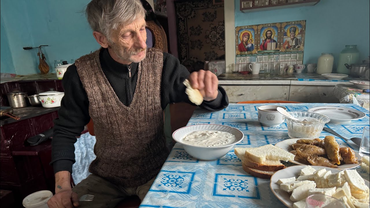 A difficult life in the mountains for a family without civilization