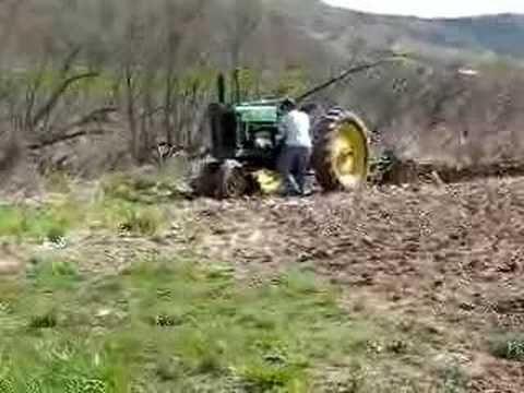 john deere 1939 G plowing. in williamsport pennsylvania