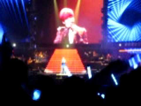 Wu Fa Wu Tian - Show Lo's 3D concert - Wei Shen Ma Ni Zai Yi Qi.AVI