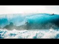 SURFING GIANT WAVES IN HAWAII (PIPELINE)