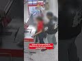 🔴 Así cayó un hombre que acababa de robar en un supermercado de Bosa.