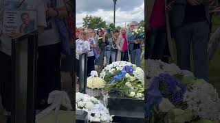 Юра Шатунов первые поклонники возложили цветы у памятника #легенда #музыка #90s #shorts #short