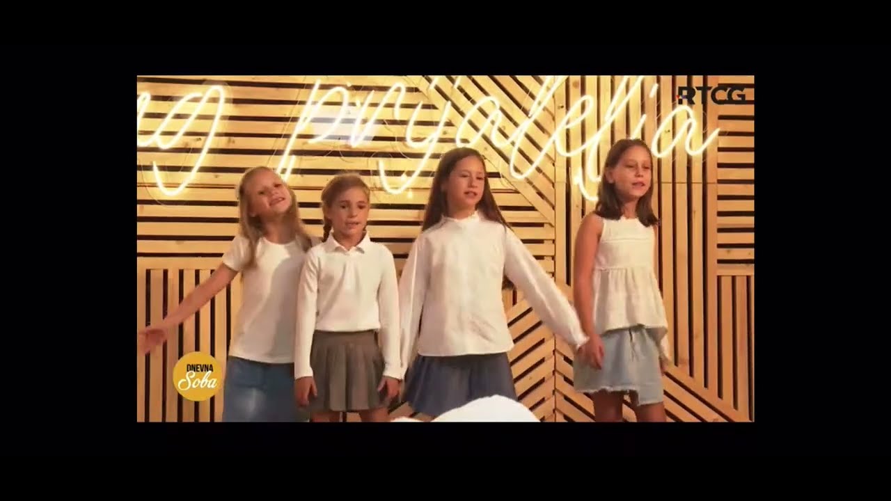 U školi- Anja, Vasilisa, Mila, Milica