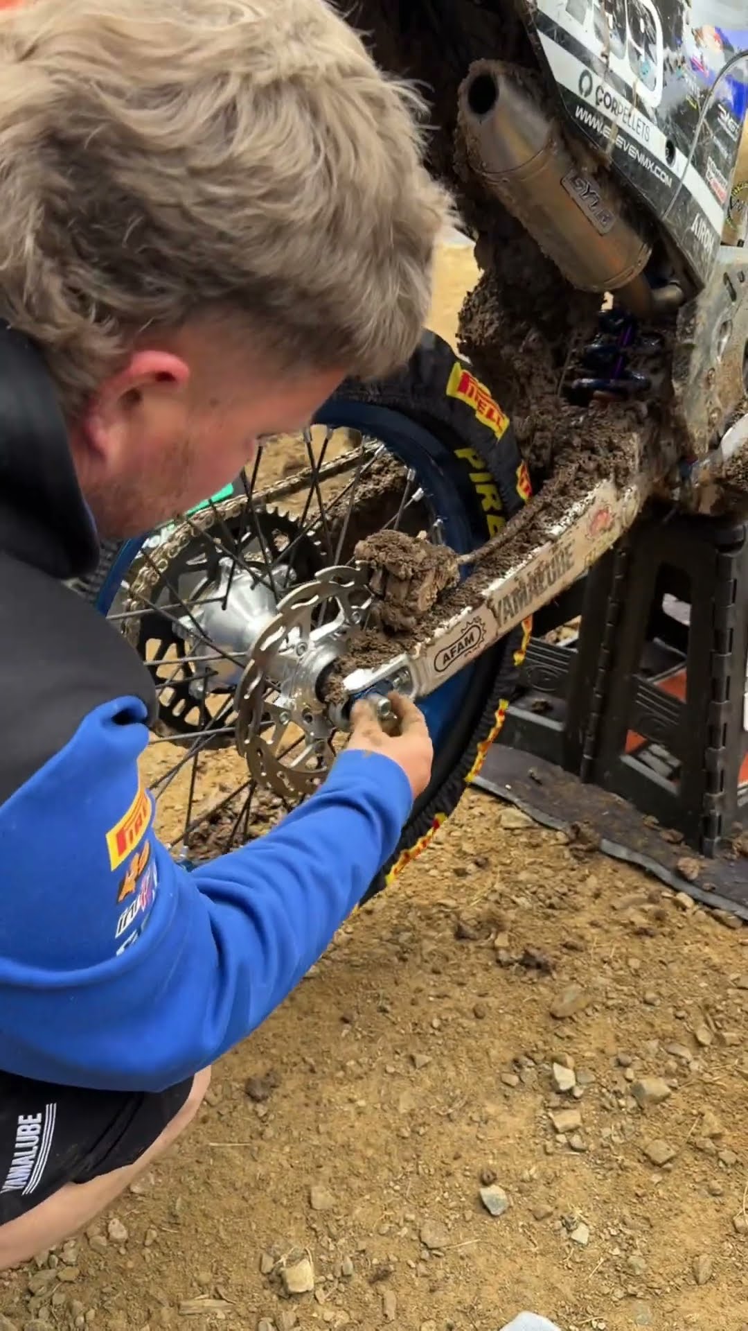 Duct tape is the ULTIMATE #LifeHack - YouTube