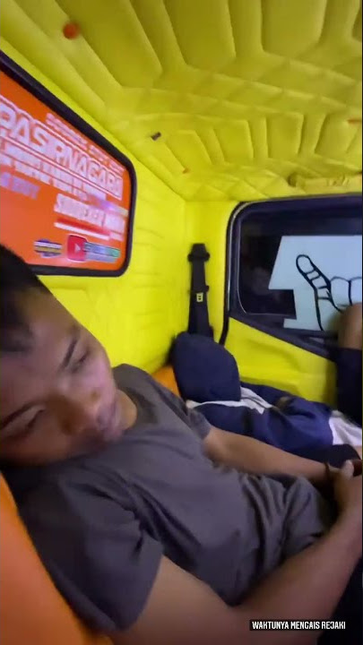 suasana dalam kabin truk wahyu abadi rendi andika ketika stut muat pedesan HM LOMBOK