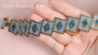 Slanted beaded bracelet with crystal design in rhombus. beading tutorials