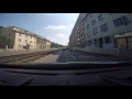 TANA POR EL MUNDO CONDUCIENDO POR PRAGA
