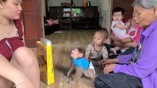 David acting like a monkey and throwing a tantrum at Mom is so funny