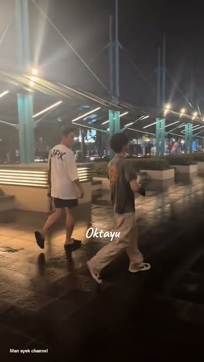 Jungwon melokal sesantai ini di Plaza Senayan Jakarta, Beruntung Fans #jungwon #enhypen Cr. @aokta06