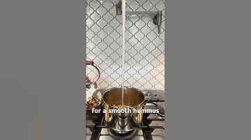 How Arabs actually make their hummus… #hummus #arab