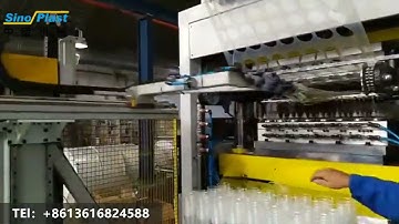 Automatic plastic cup thermoforming machine with robot hand