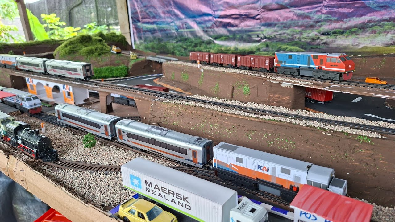 DRAMA KERETA MALABAR SALING NGEBUT DENGAN ARGO BROMO