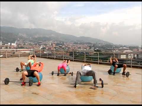 Tonifica tus pectorales y biceps con el balón y una barra.flv camera iphone 8 plus apk