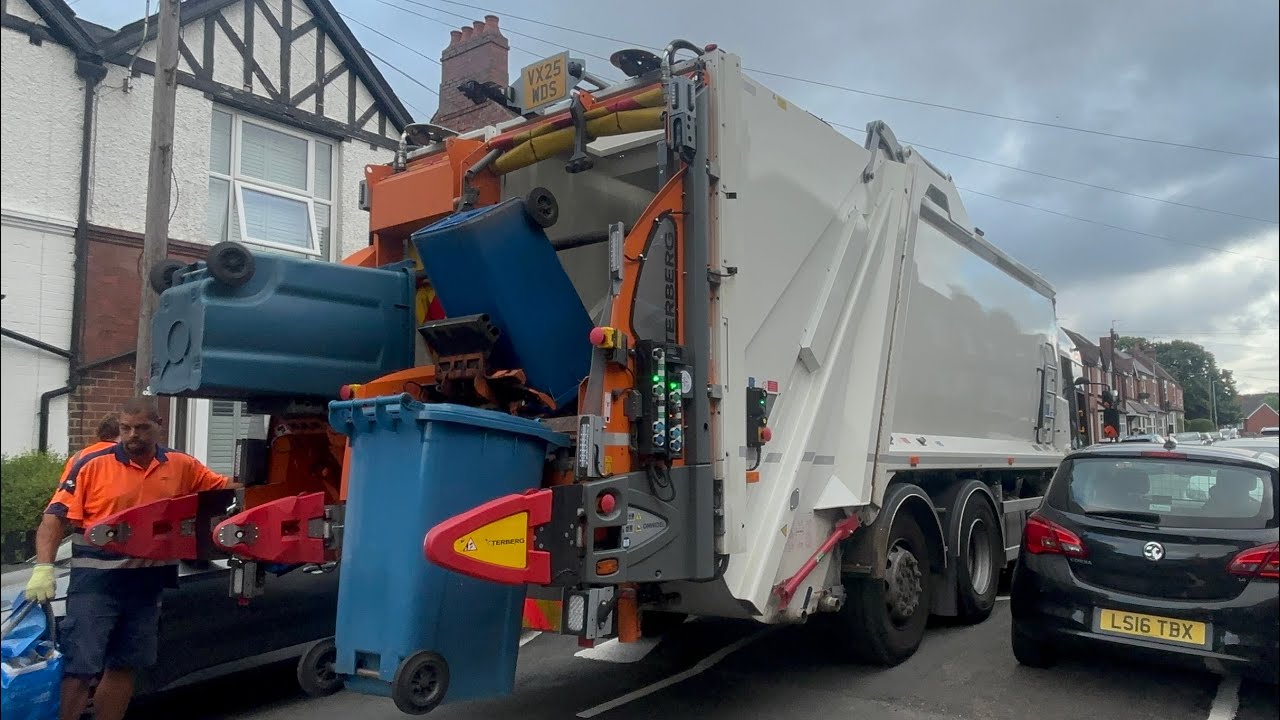 Dennis Elite + Refuse Truck on Recycling, WDS 