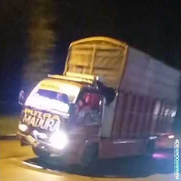 STORY WA KUMPULAN SLOWMO TRUK   KUMPULAN TRUK OLENG DARI BERBAGAI CCTV