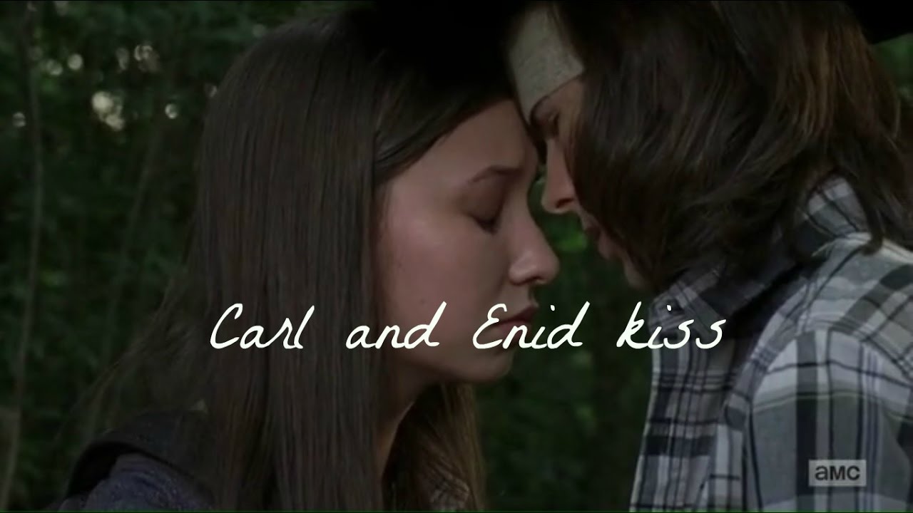 Carl and Enid kiss (7x05) - The Walking Dead