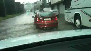 Ronda muralla de Lugo llena de agua,inundada frenta a sindicatos