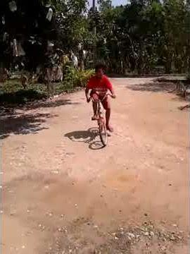 Sepeda unik berjalan mundur