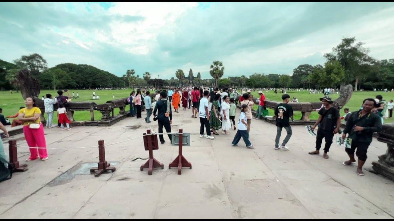 Angkor Wat Walking Tour 2025 on Khmer Water Festival