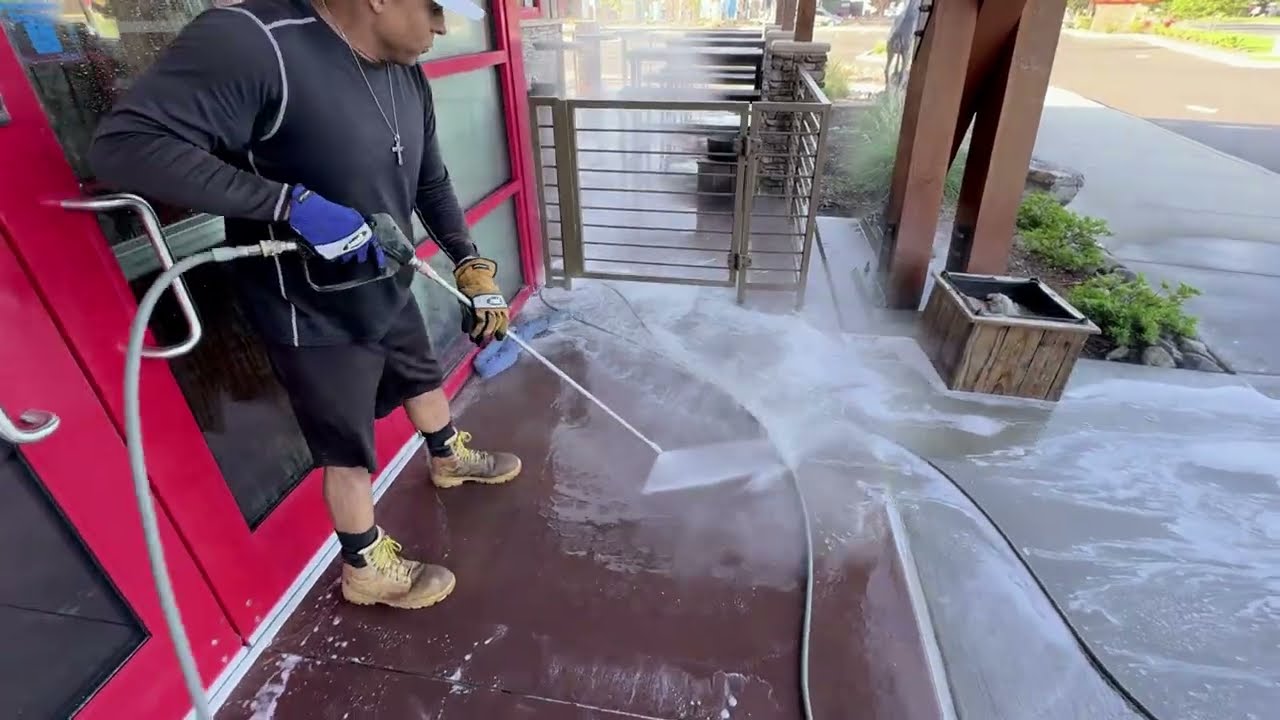 Pressure Washing Twin Peaks Restaurant! 👀🧼