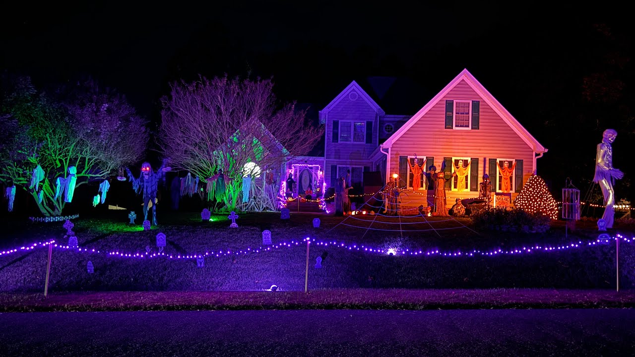 TRUE TERROR IV - 2024 Halloween Yard Display tour (night)