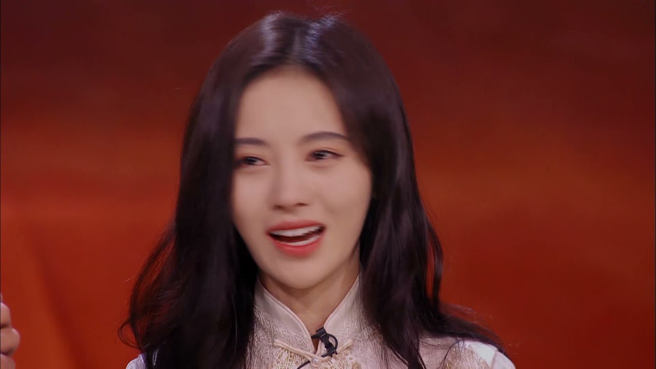 “四千年美女”鞠婧祎，穿旗袍变民国名媛挑战京剧，演技唱功令人惊艳