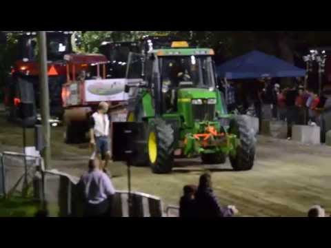 JD 7710 pulling