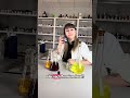 „Stell dir vor, dein Job ist es, darüber zu diskutieren, wie teuer Pfirsich riechen darf.“ 🍑😂