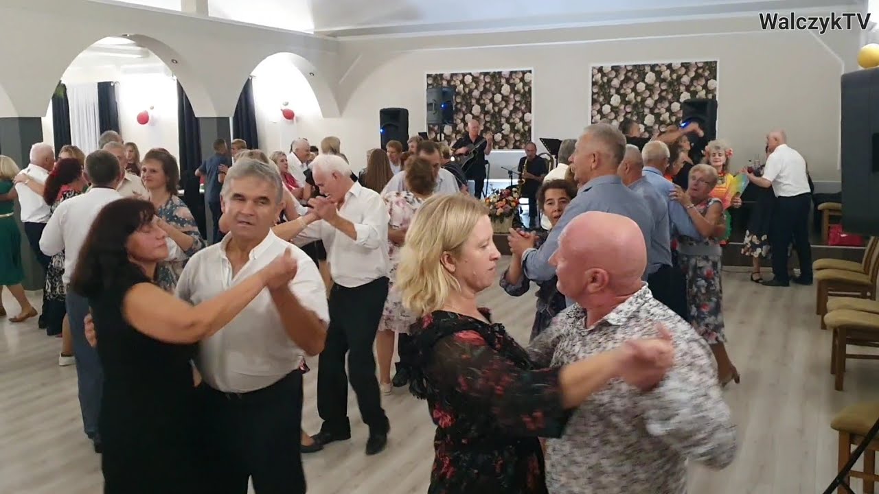 Potańcówka w rewelacyjnym ludowym klimacie a na parkiecie goście bawią się znakomicie 