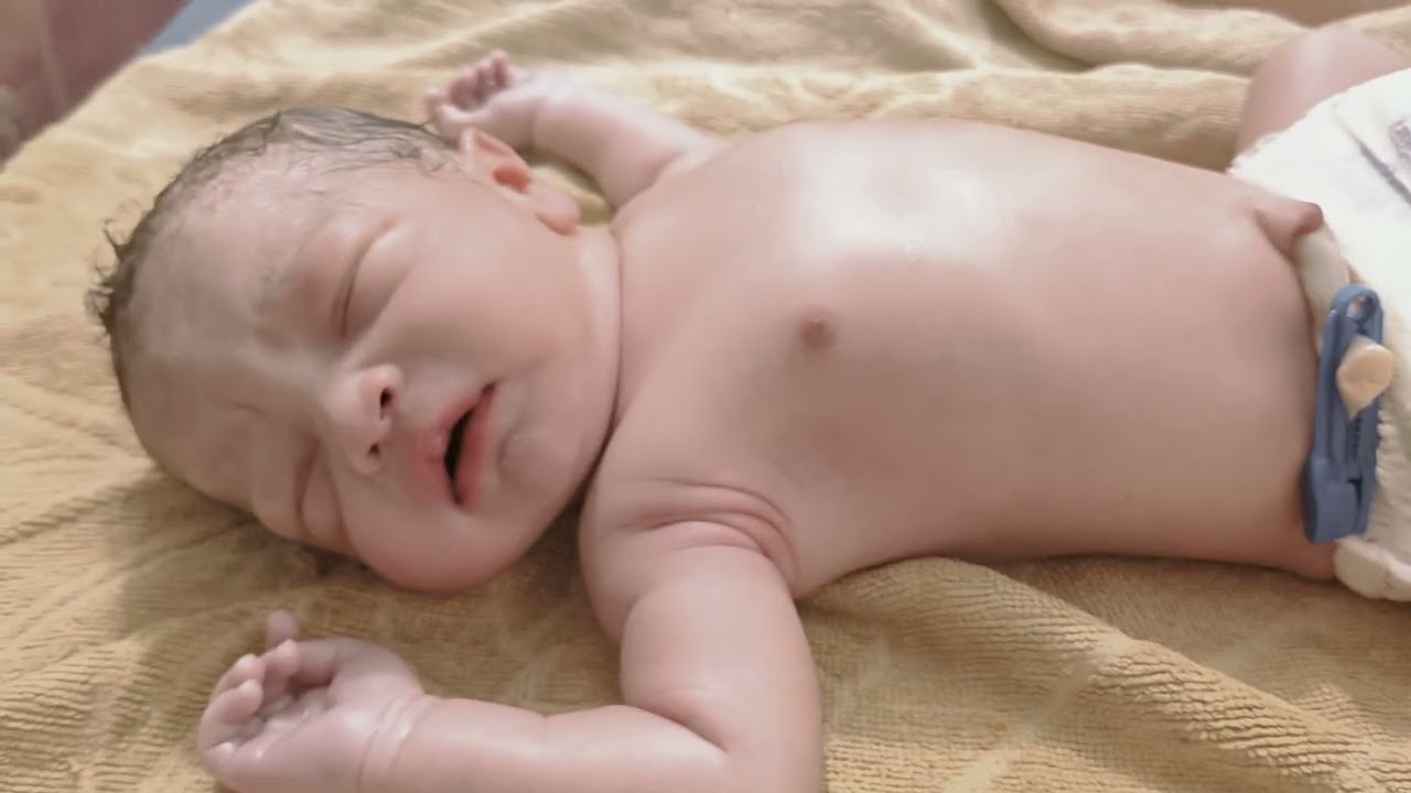 So cute baby girl 💞😍❤️ my love Hospital 😍😍 naw baby girl 💞💞