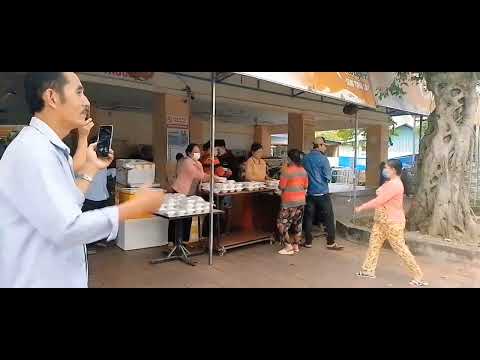 nay thiện nguyện phát cơm ở bệnh viện đa khoa ct