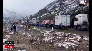 Ayacucho: Cientos de vehículos varados en la carretera ante fuerte nevada