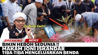 BIKIN HEBOH !! Makam Joni Iskandar Mengeluarkan Benda