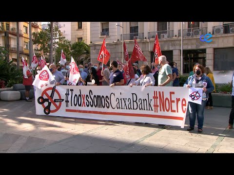 El personal de CaixaBank y Bankia en huelga se concentra en Plaza de los Reyes