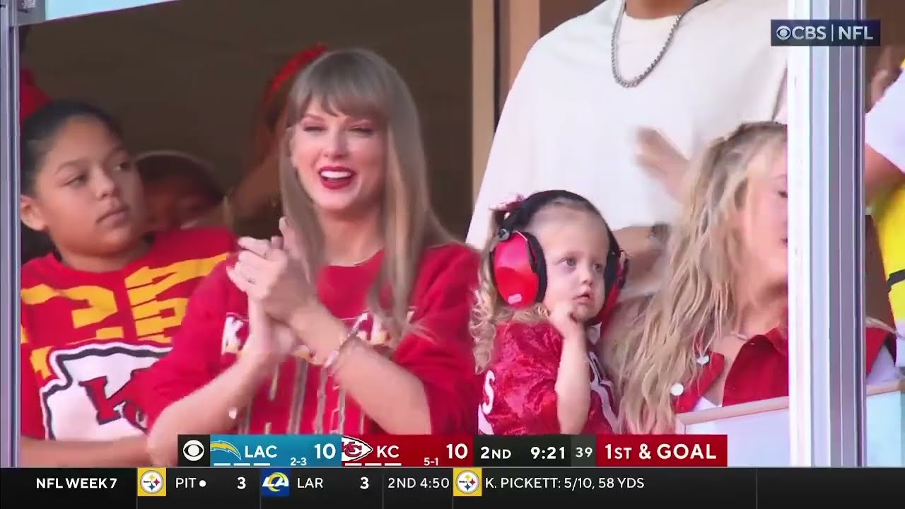 Taylor Swift Parties with Travis Kelce, His Mom and Teammates in Kansas City
