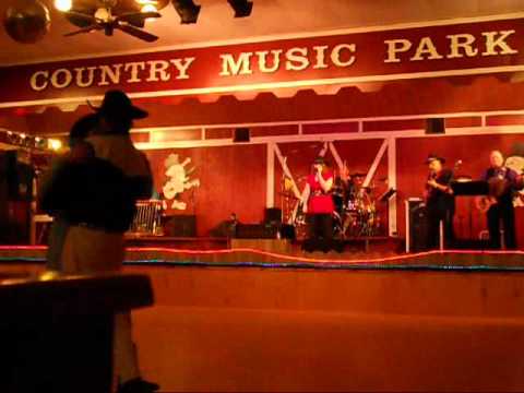 Patsy Cline's Walkin' After Midnight cover by Alde...