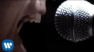 Смотреть клип Trivium - Dying In Your Arms